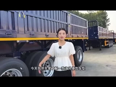 Полуприцеп с тремя осями на обочине ограждения